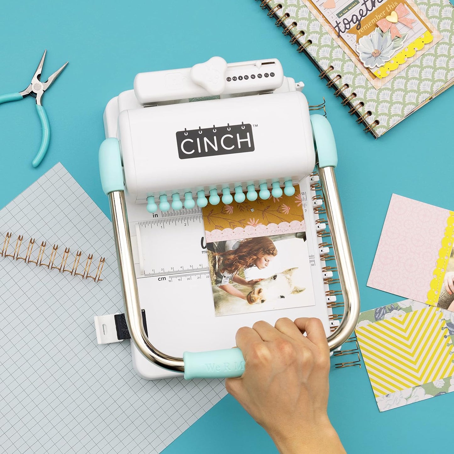 We R Memory Keepers Cinch Book Binding Machine Version 2, Mint, Easy to Use, Slide Ruler, Spiral Binding, Professional Books, Notebooks, Calendars